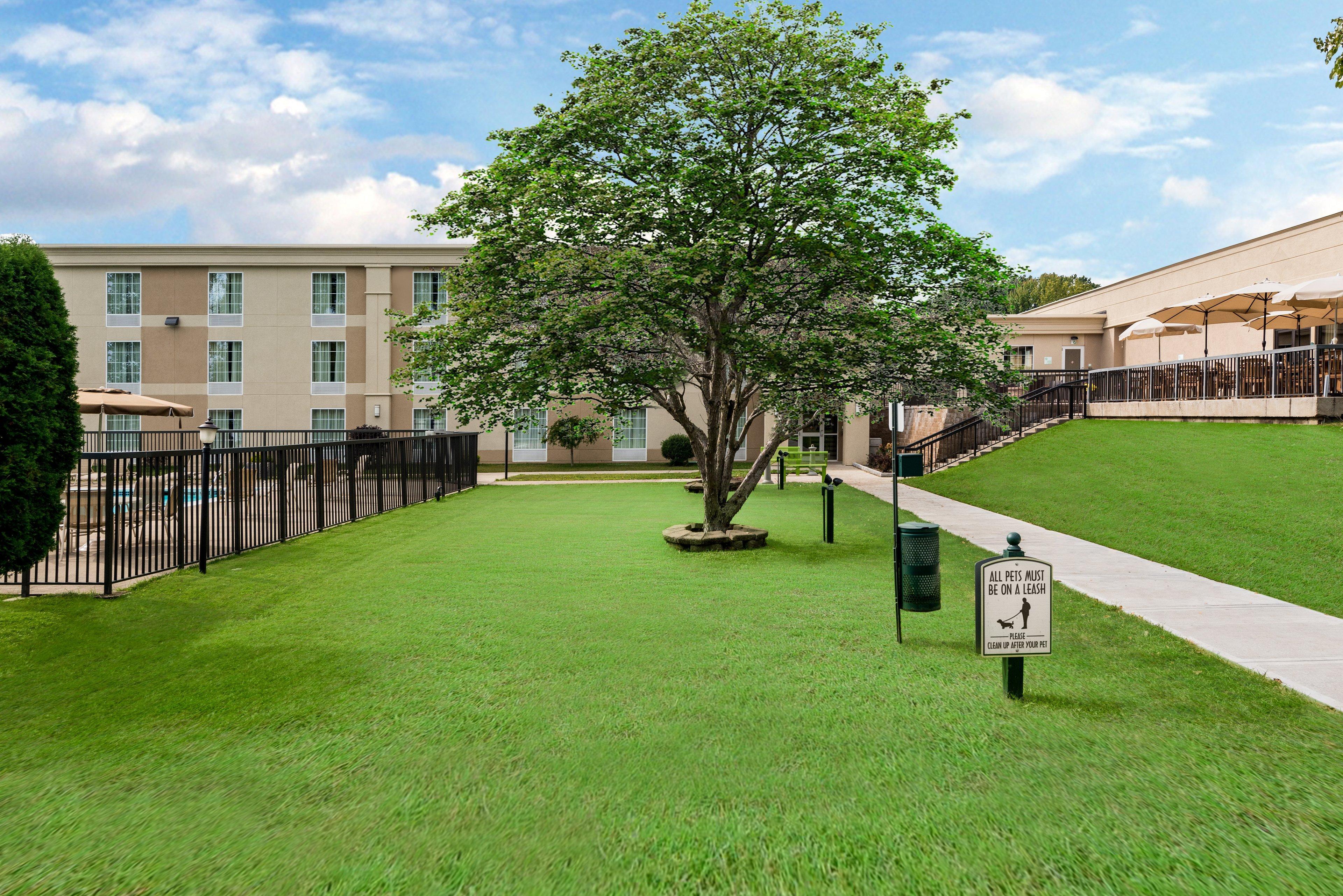 Holiday Inn Johnstown-Gloversville Exterior photo