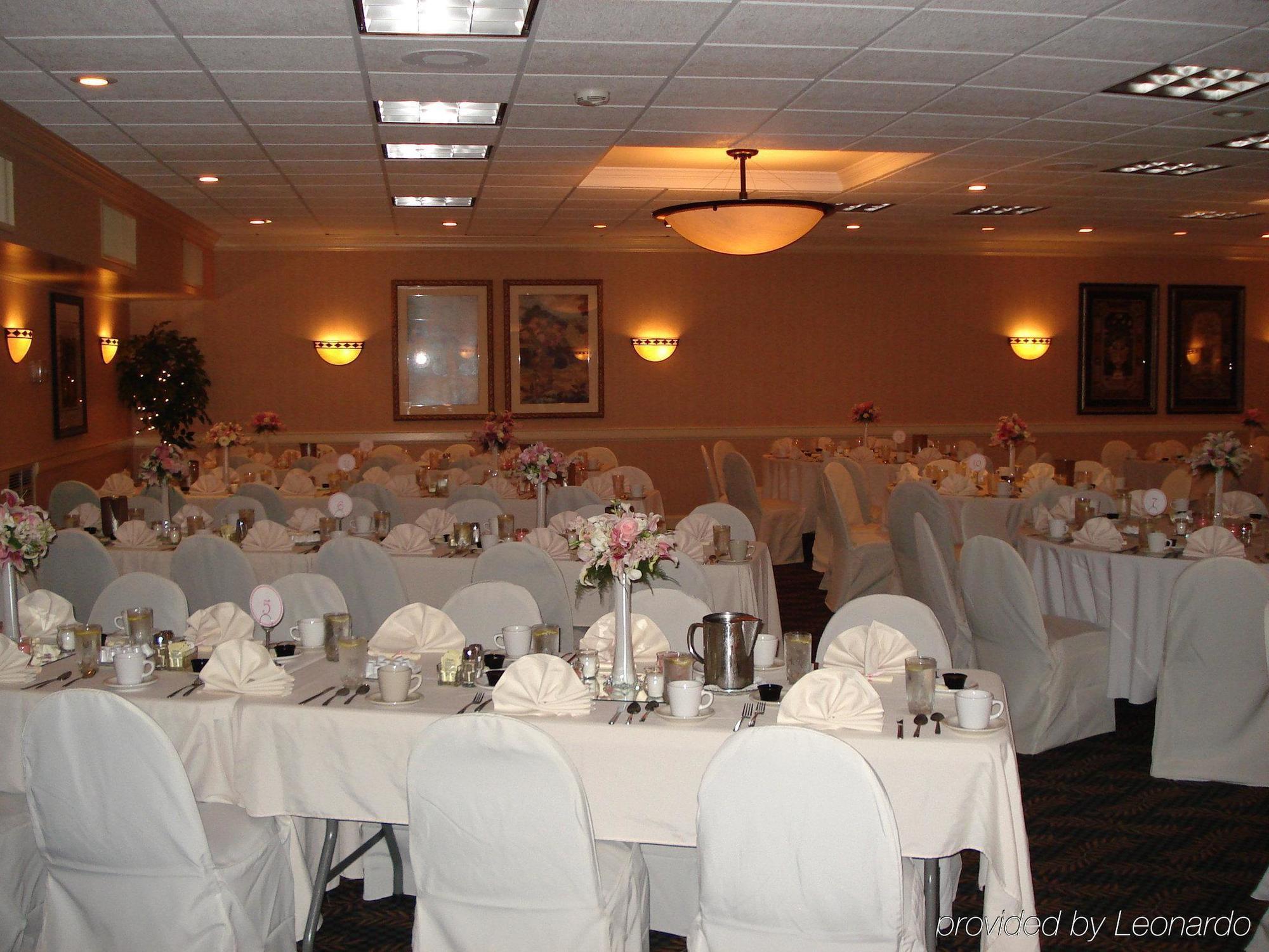 Holiday Inn Johnstown-Gloversville Restaurant photo