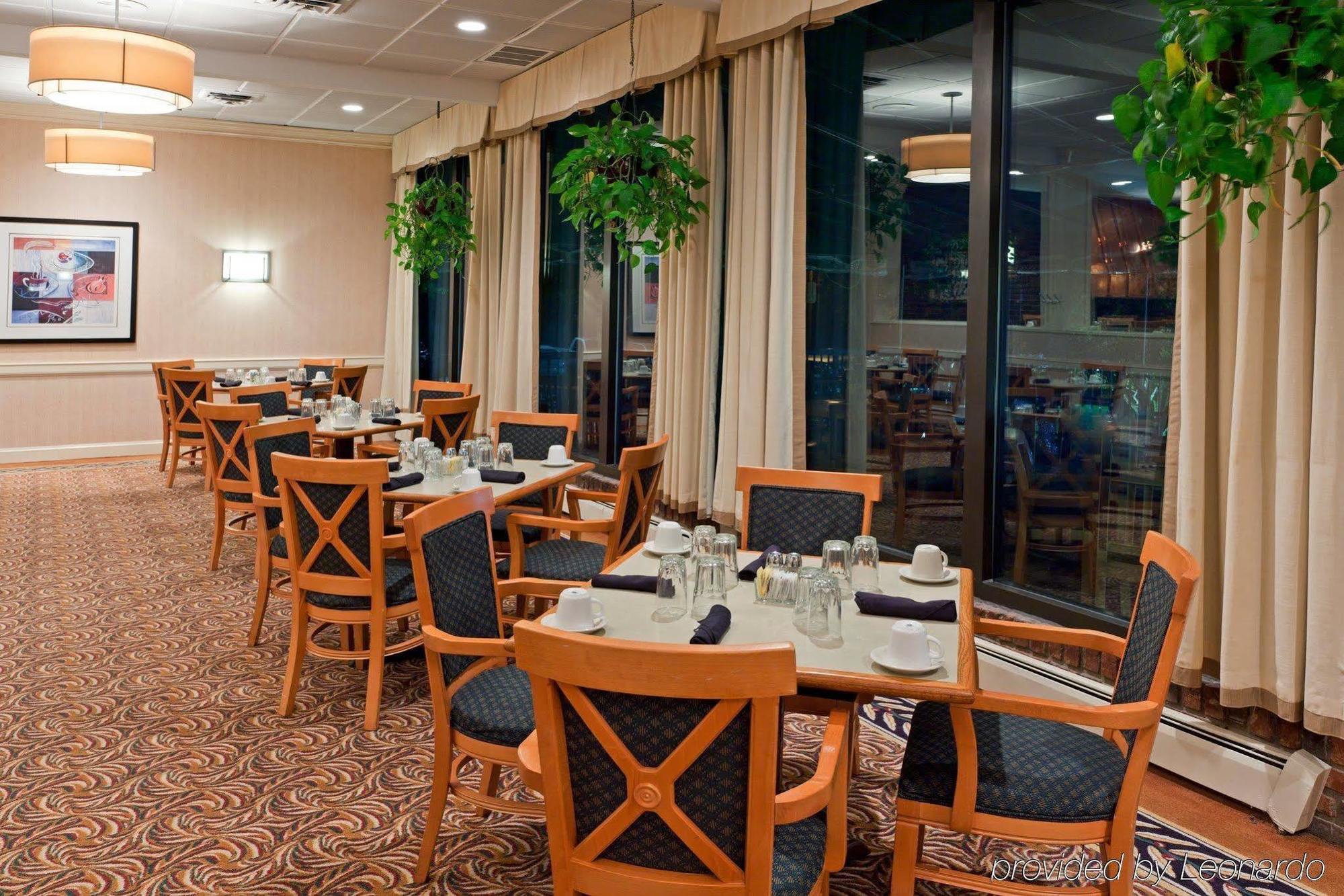 Holiday Inn Johnstown-Gloversville Restaurant photo